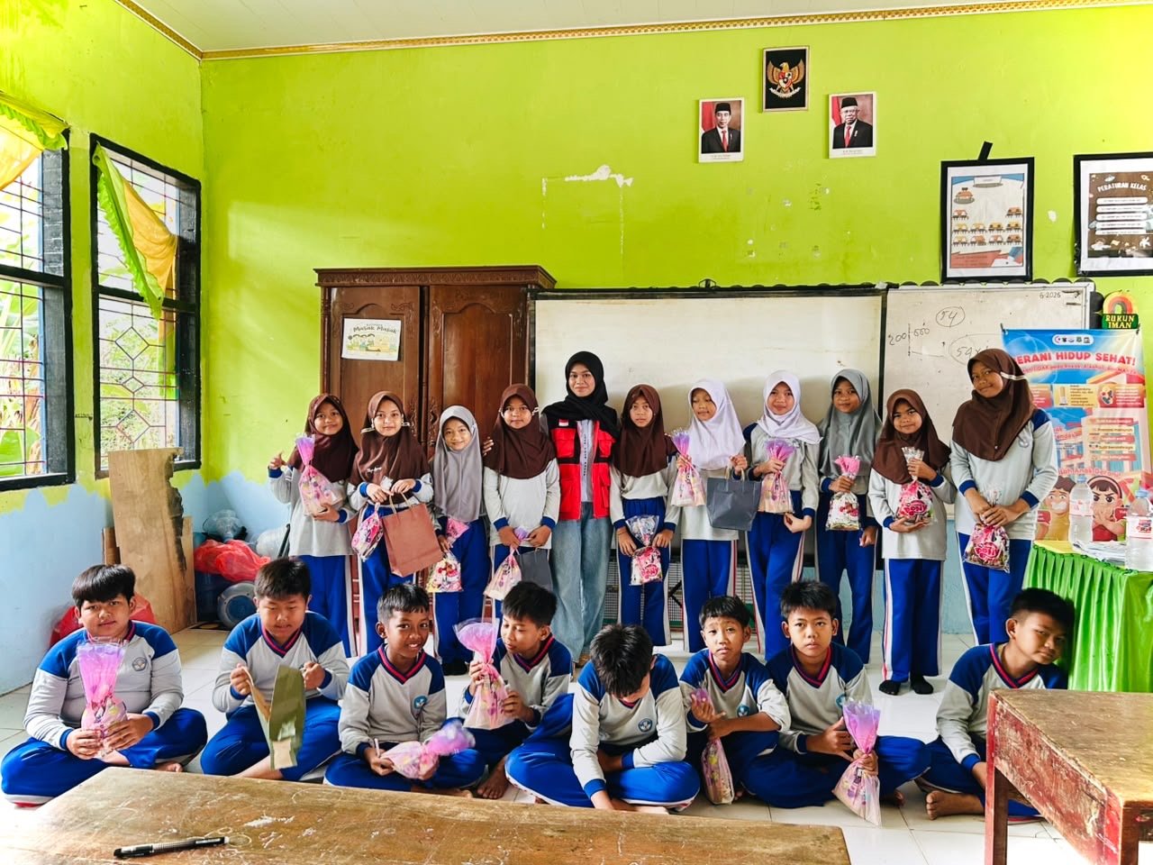 Lewat Permainan Edukatif, KKN Unhas Tanamkan Keberanian Siswa SD Lawan Rokok, Alkohol, dan Napza