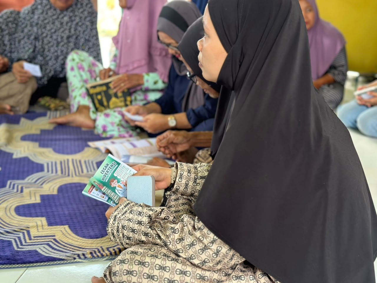 Kenali Risikonya, Kendalikan Tekanannya: KKN Unhas Hadirkan Edukasi dan Skrining Hipertensi di Talawe