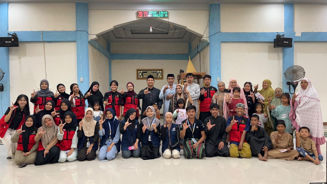 Tidak Boleh Asal-asalan! KKN-PK Unhas Edukasi Warga Lombo Bijak Konsumsi Antibiotik