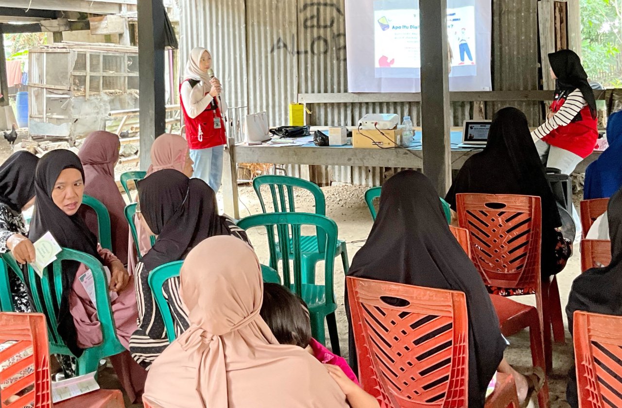 Cek Gula Darah, Kenali Risikonya! KKN-PK Unhas Gerakkan Warga Macorawalie Lawan Diabetes
