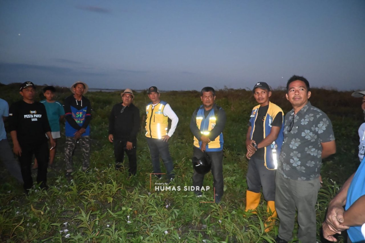 Langkah Jemput Bola Bupati Sidrap, Malam Hari Temui Petani Alesalewo