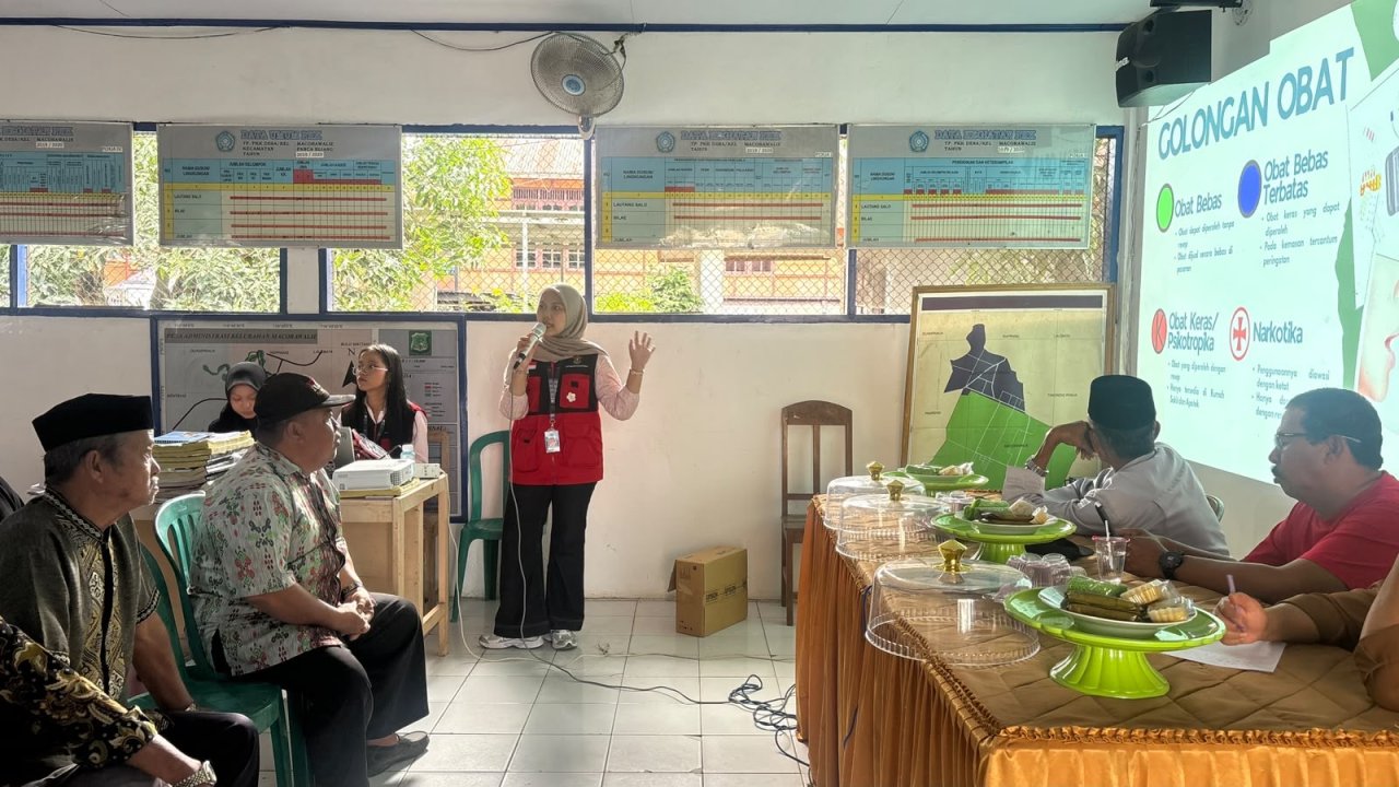 Mahasiswi Farmasi Unhas Gelar Edukasi DAGUSIBU, Warga Macorawalie Kini Lebih Paham Kelola Obat