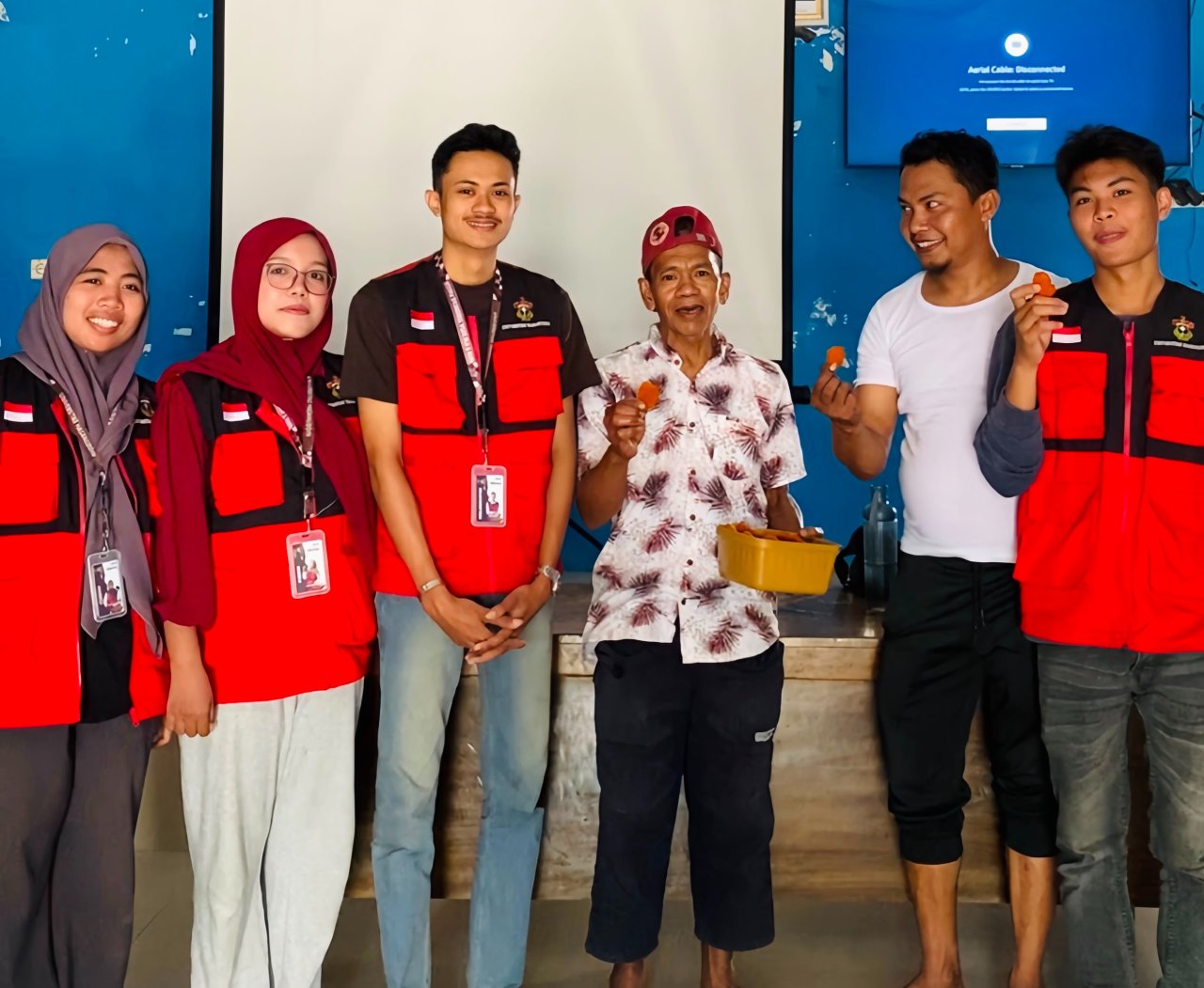 Hilirisasi Perikanan Menguat, Mahasiswa KKN-T Unhas Kenalkan Nugget Ikan di Timoreng Panua