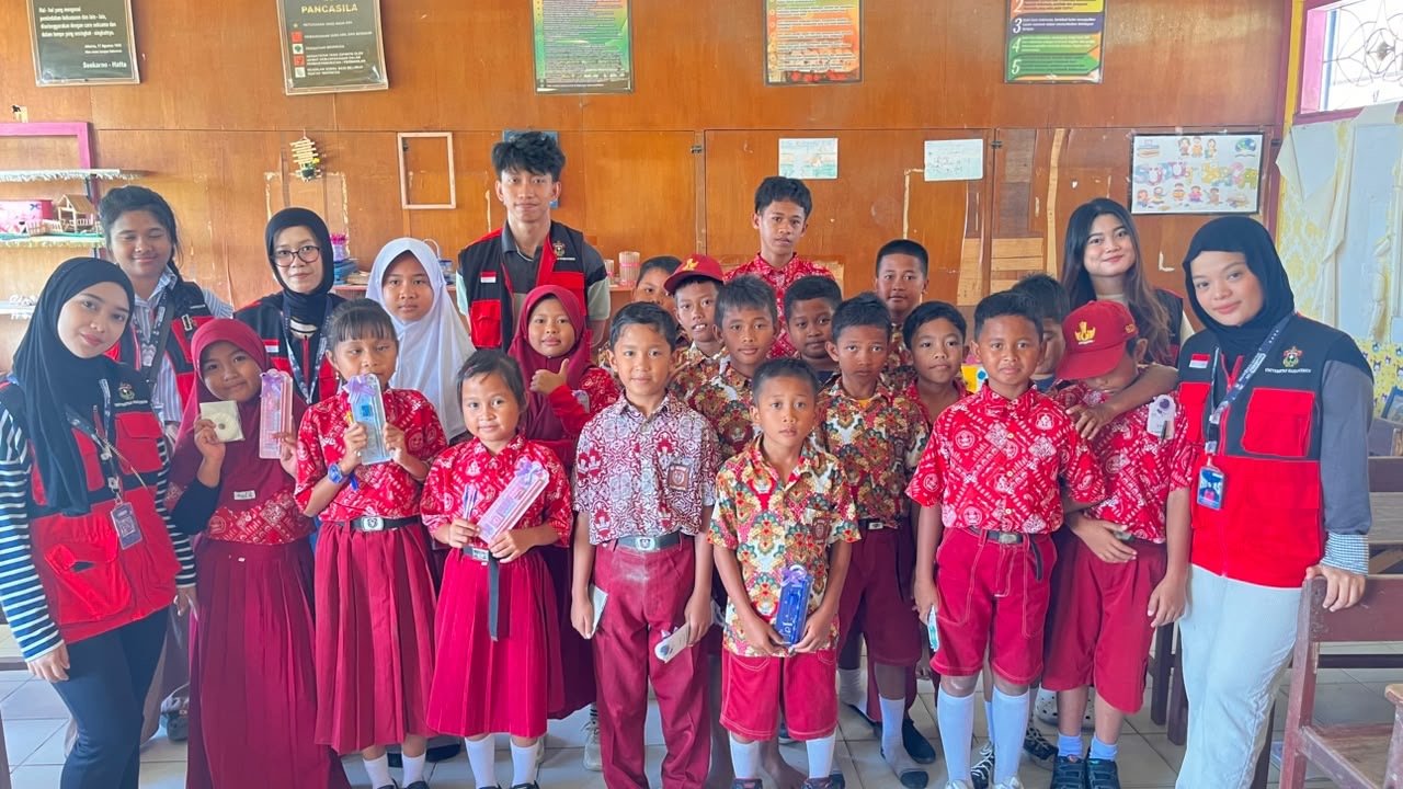 Kenali, Cegah, dan Laporkan! Mahasiswa KKN-PK Unhas Edukasi Murid SD tentang Pencegahan Rabies di Desa Arateng