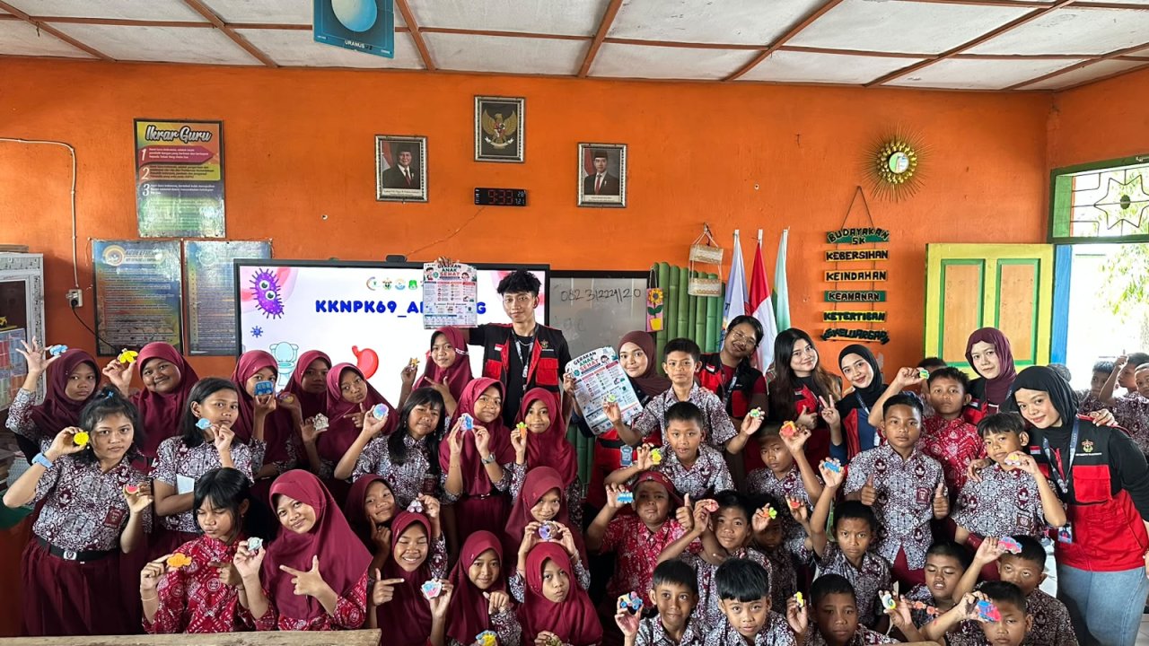 Menanam Kebiasaan Baik Sejak Bangku SD, Mahasiswa KKN Unhas Kenalkan PHBS Cegah Diare