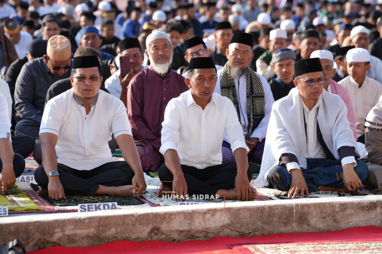 Stadion Ganggawa Dipenuhi Jemaah, Warga Sidrap Satukan Doa dalam Salat Istisqa