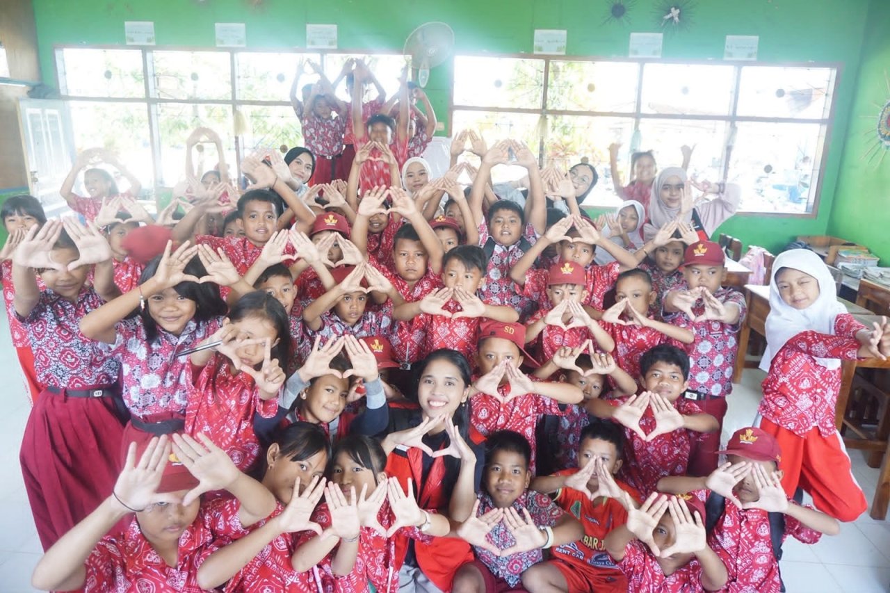 Dipandu Mahasiswa KKN-PK Unhas, Murid SD 5 Amparita Semangat Temukan Rahasia Gigi Sehat