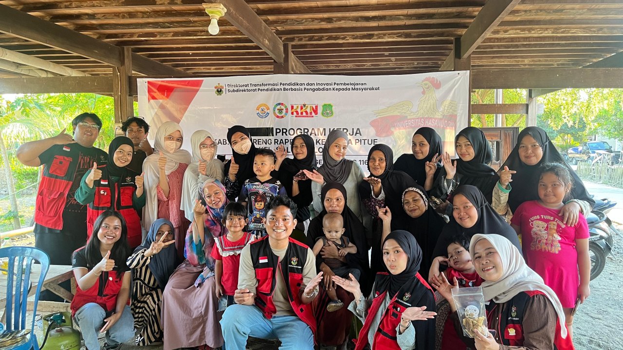 Sulap Limbah Jadi Cuan, Mahasiswa KKN Unhas Pandu Warga Salomallori Bikin Keripik Kulit Ikan Nila