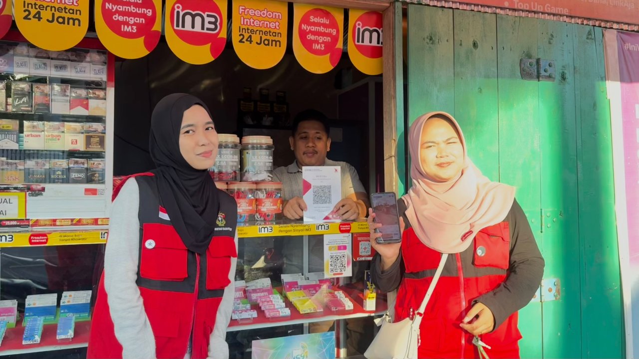Mahasiswa KKN Unhas Pacu Digitalisasi UMKM Desa Mario Lewat Pendampingan QRIS