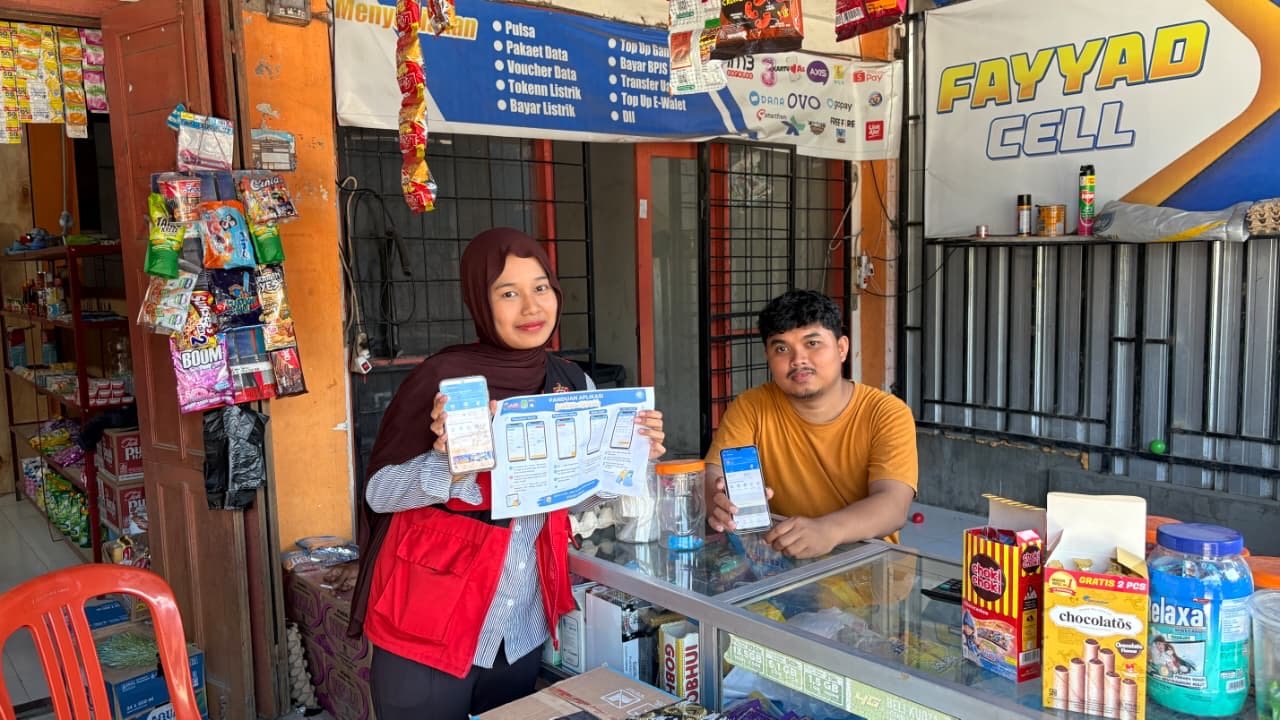 UMKM Melek Digital, Mahasiswa KKN Unhas Perkenalkan BukuWarung di Macorawalie