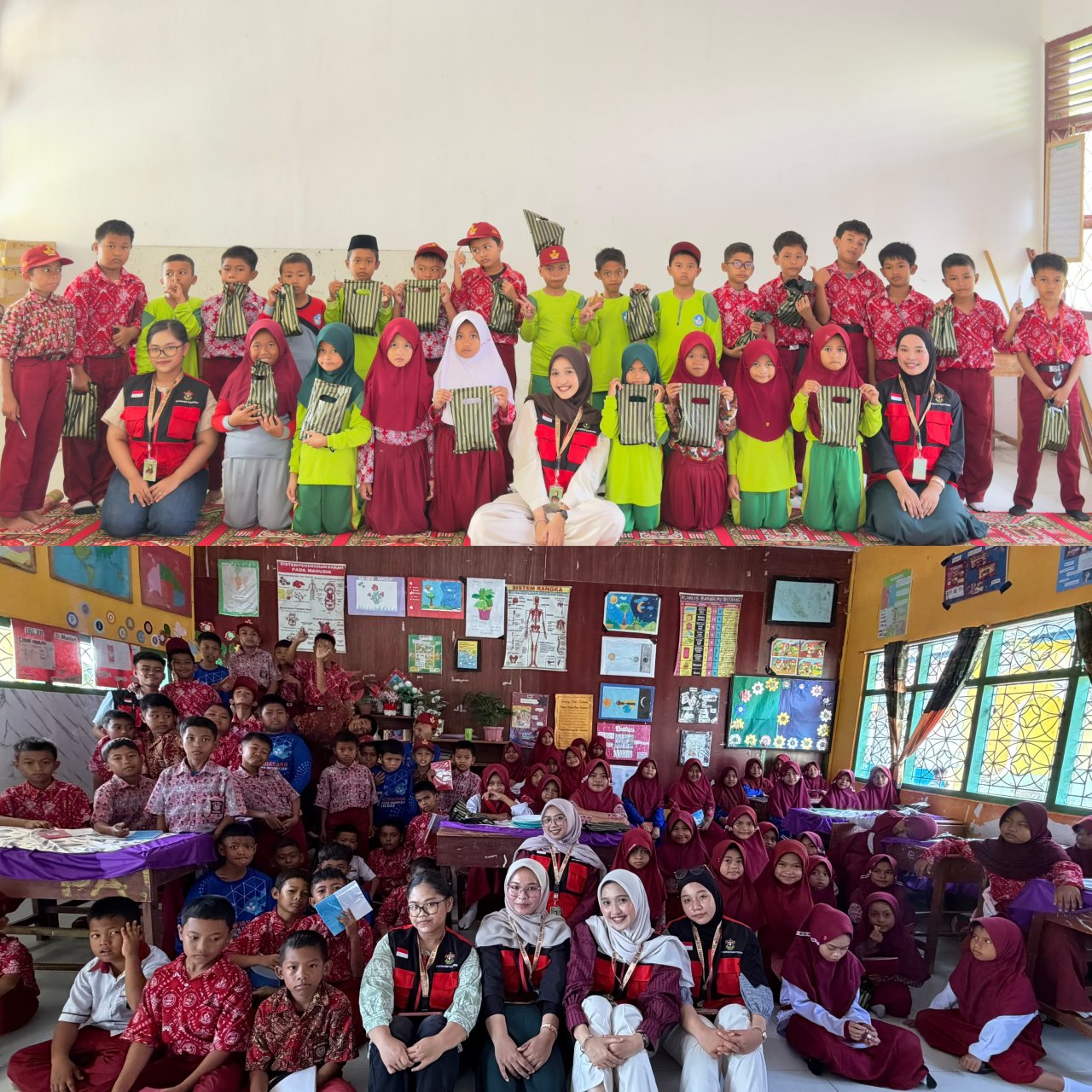 Mahasiswa Fisioterapi Unhas Ajak Siswa SD Tonronge Sidrap Terapkan Postur Ergonomis Sejak Dini
