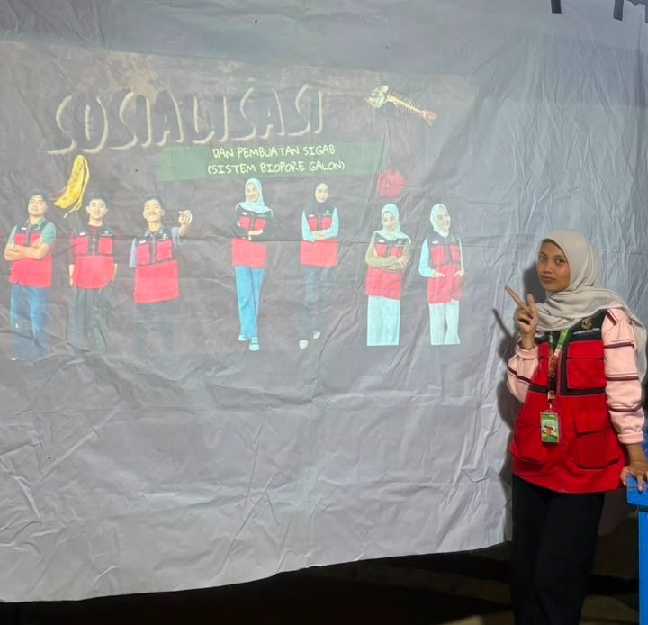 Biopori Jadi Solusi Ramah Lingkungan, KKNT Unhas Tingkatkan Pemahaman Warga Desa Mojong