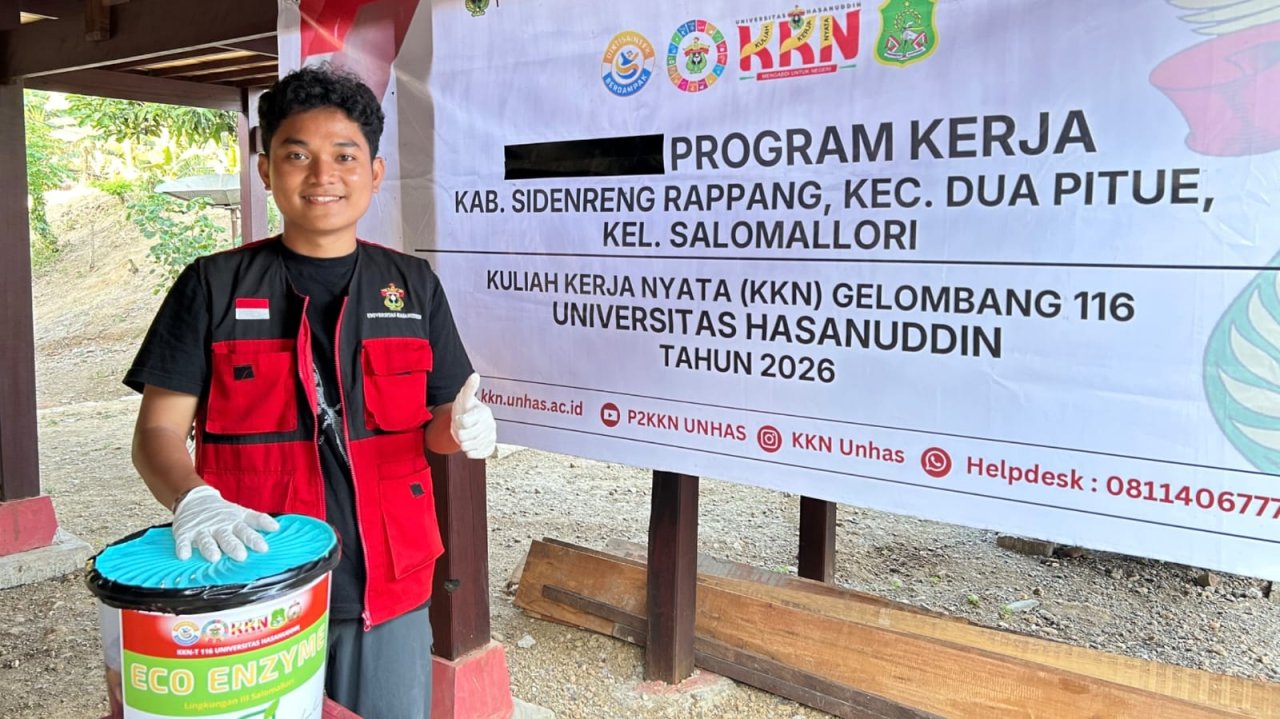 KKN-T 116 Unhas Ajak Warga Salomallori Olah Kulit Buah Menjadi Eco Enzyme Ramah Lingkungan