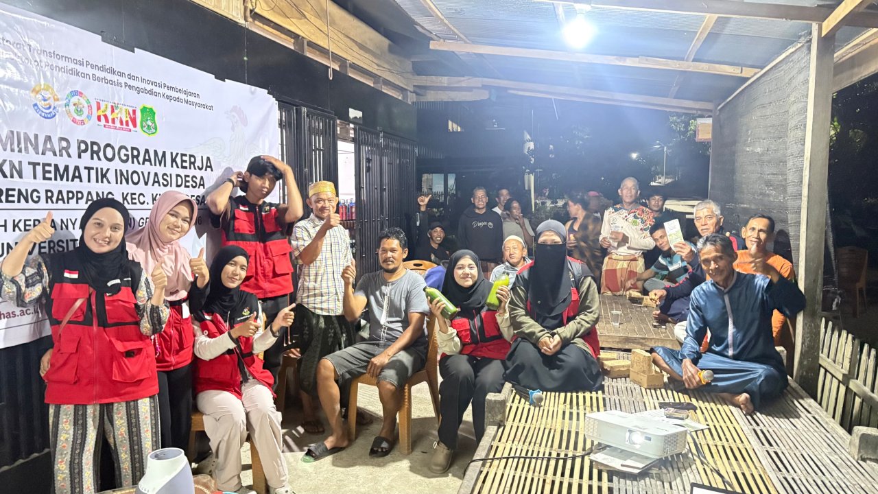 Antusiasnya Petani Desa Mario Racik Pestisida Nabati Alami Bareng Mahasiswa KKN Unhas