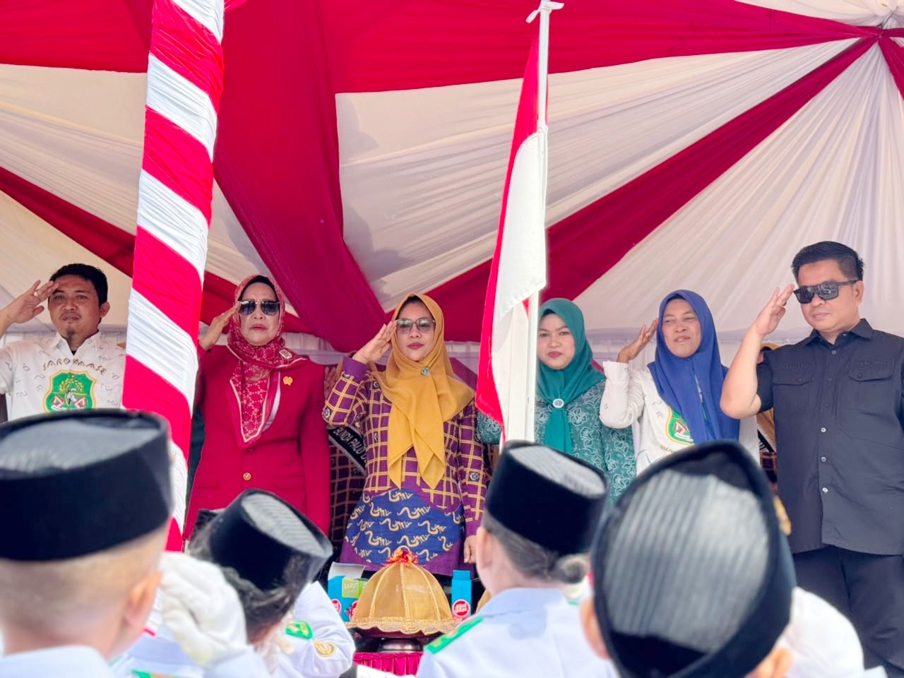 Semarak HUT ke-81 RI, Bunda Paud Sidrap Lepas Karnaval PAUD/TK se-Kecamatan Baranti di Tengah Antusiasme Ribuan Warga
