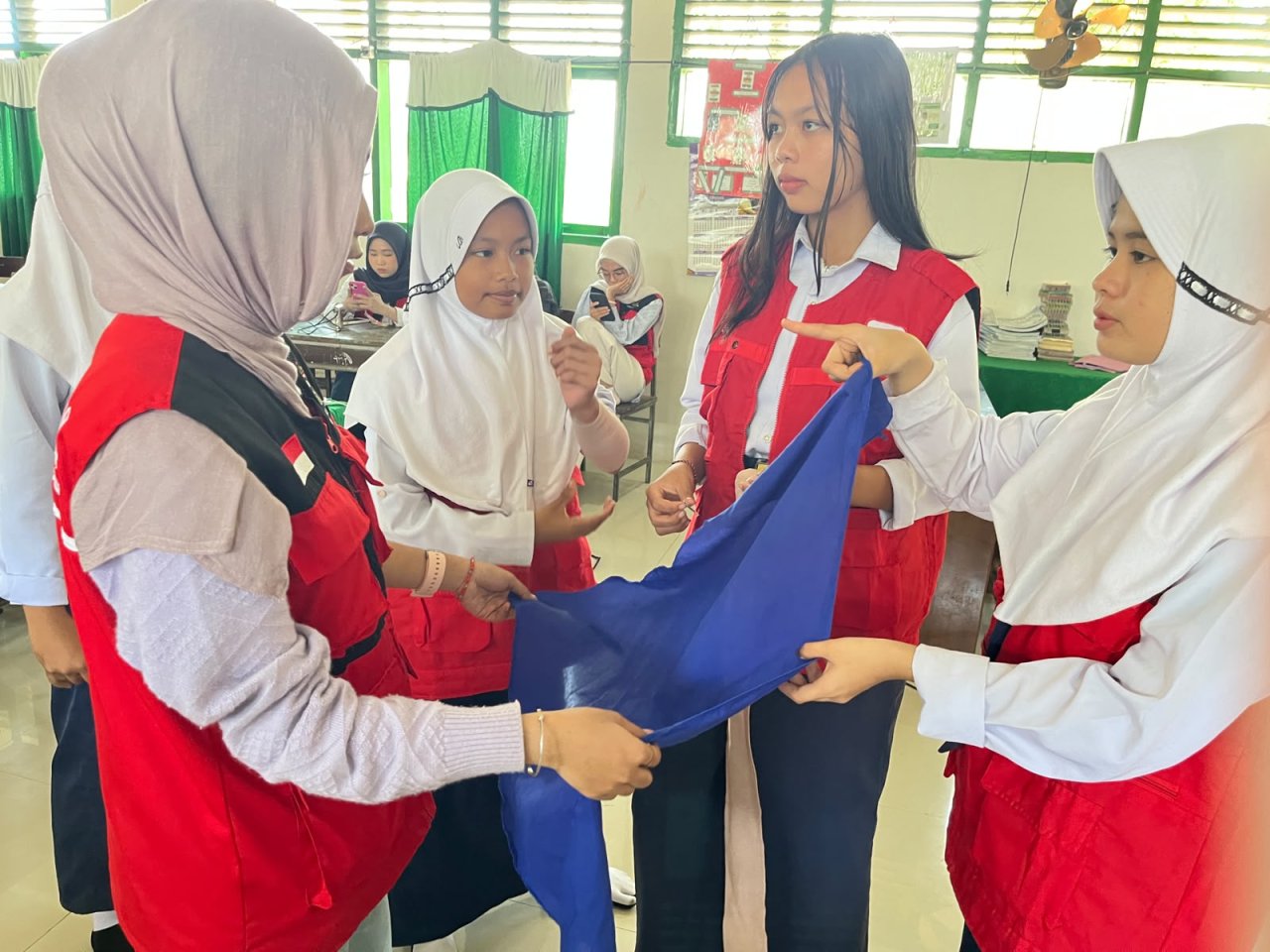SIGAP PPGD Bikin Anggota PMR SMPN 4 Dua Pitue Lebih Siap Hadapi Keadaan Darurat