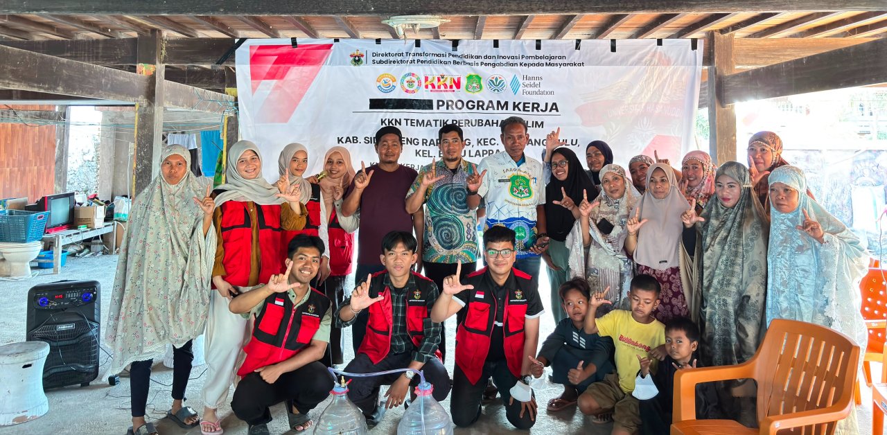 Dari Kotoran Sapi Jadi Biogas, KKN-T Unhas Tunjukkan Alternatif Pengganti LPG untuk Warga Batu Lappa