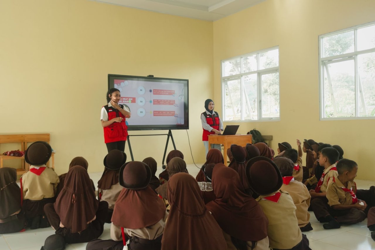 KKN PK Unhas Kampanyekan Pesan Gigi Sehat, Senyum Ceria di Desa Lombo