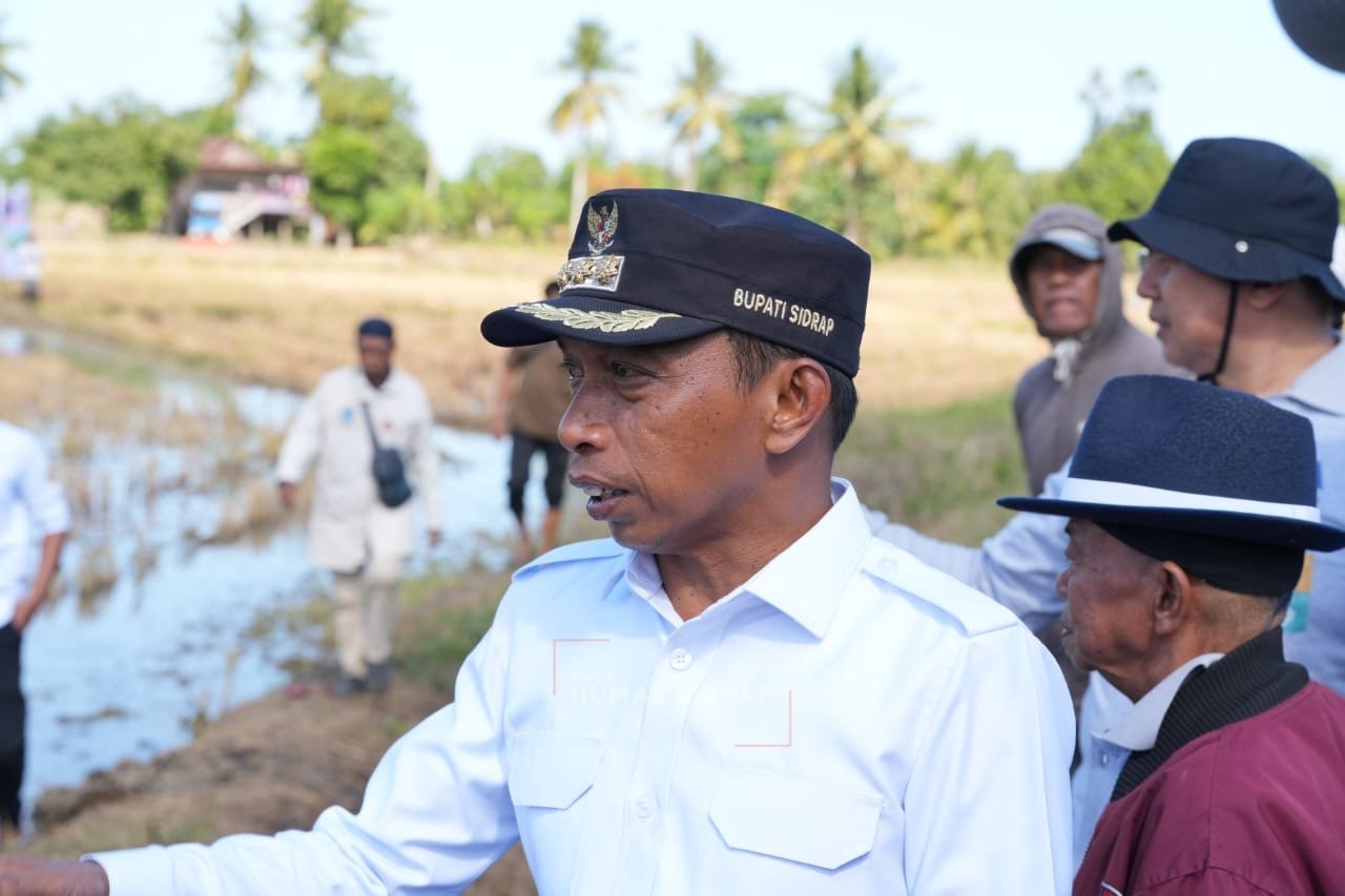 Usai Panen Raya, Bupati Sidrap Tinjau Pengolahan Sawah untuk Persiapan IP 300 di Desa Botto