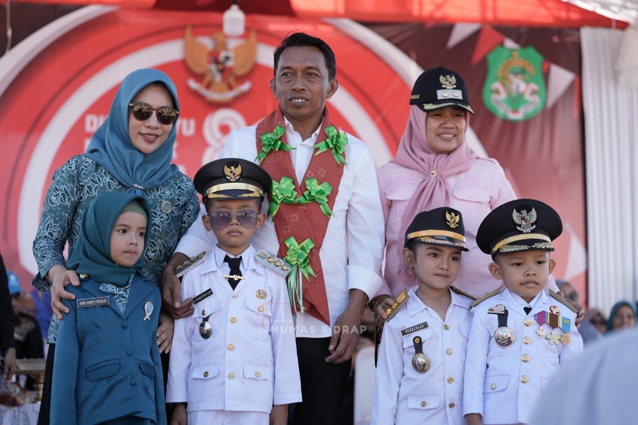 Bupati Sidrap Resmikan Ikon Jalan Bersih dan Buka Karnaval HUT RI di Tellu Limpoe
