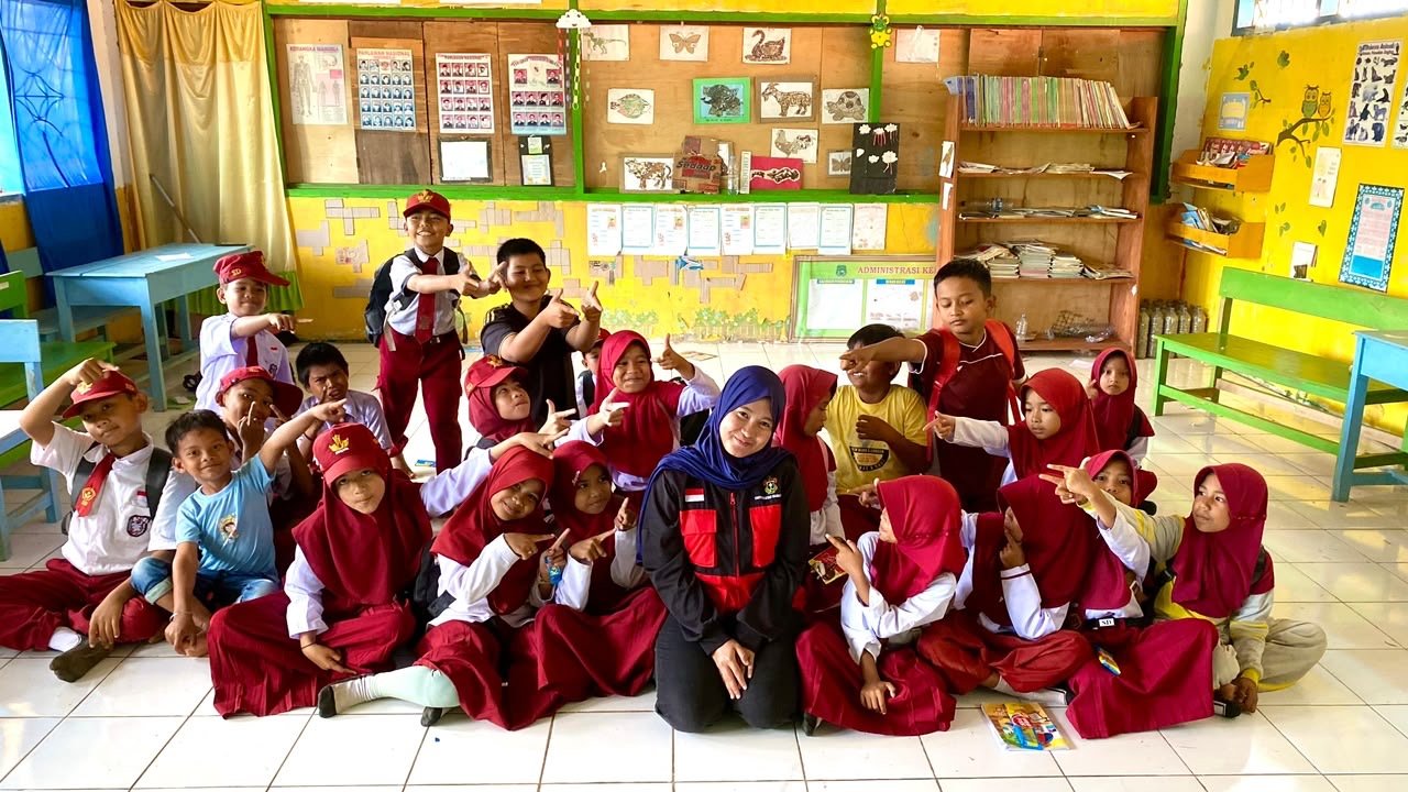 Belajar Bahasa Mandarin, Siswa Desa Lombo Dikenalkan Kosakata dan Pinyin Dasar