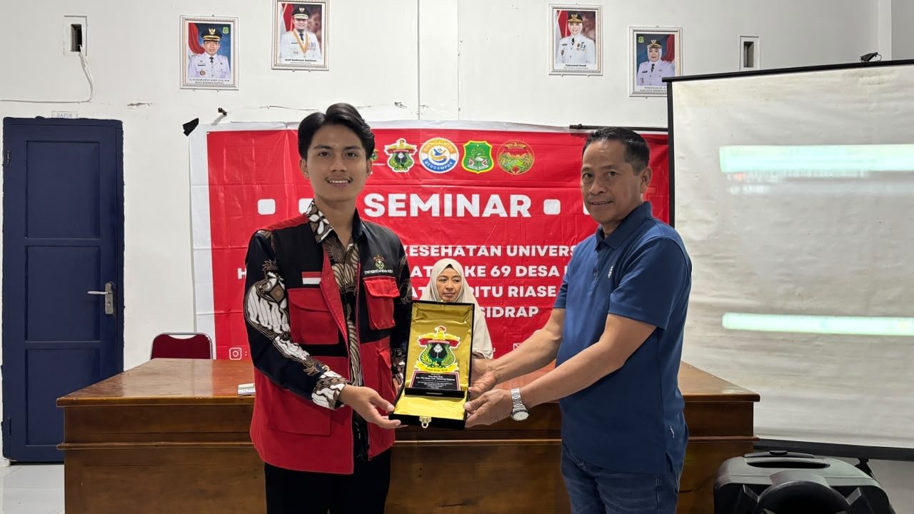 Seminar Akhir, Mahasiswa KKN-T Unhas Posko Bola Bulu Serahkan Luaran Program