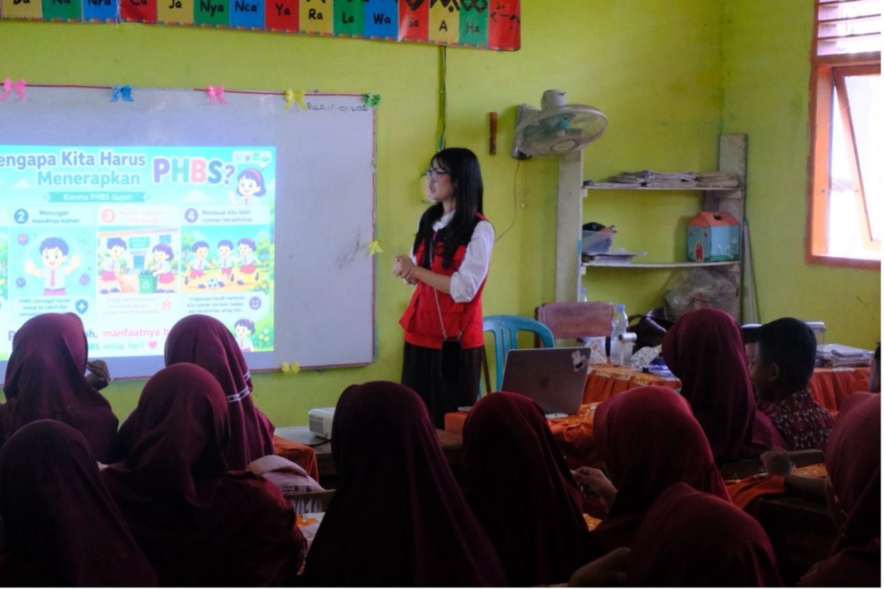 Lawan Diare dengan Kebiasaan Bersih, KKN-PK Unhas Tanamkan PHBS kepada Siswa SD