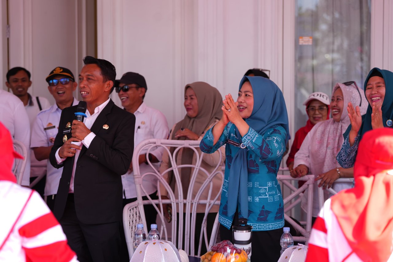 Bupati dan Ketua TP PKK Sidrap Hadir di Tengah Warga Saksikan Keseruan Lomba Gerak Jalan Indah