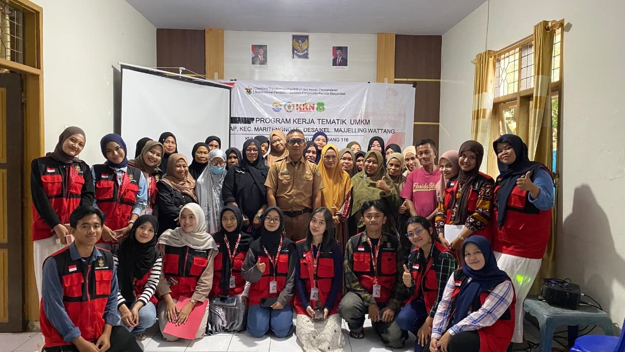 Ubah Sisa Makanan Jadi Pupuk Organik Cair, Mahasiswa KKN Unhas Ajak UMKM Majjelling Wattang Terapkan Zero Waste