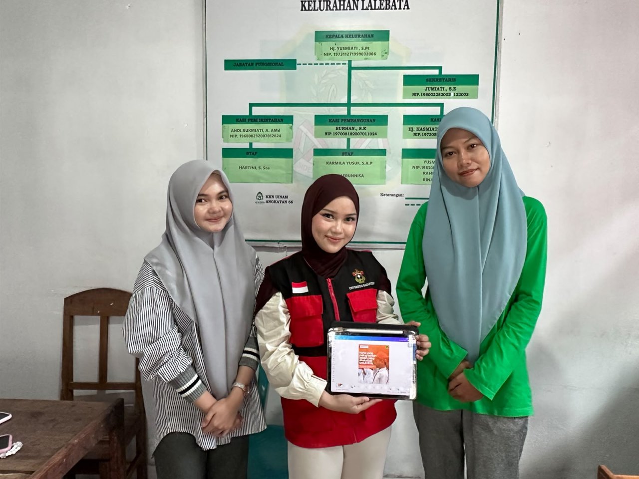 Mahasiswa KKN-T Universitas Hasanuddin Hadirkan Media Sosial sebagai Sarana Informasi Masyarakat di Kelurahan Lalebata
