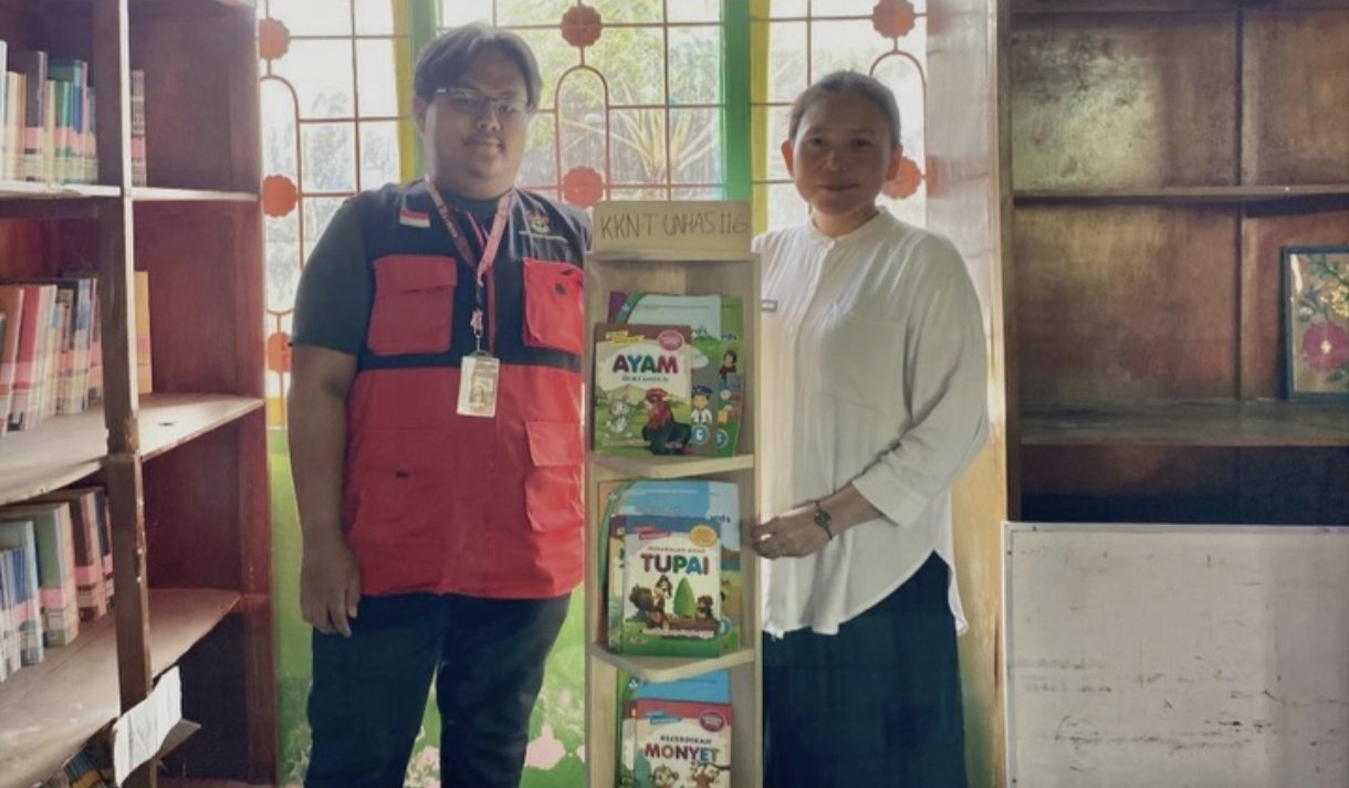 Lewat English Corner, Mahasiswa KKN-T Unhas Hadirkan Pojok Literasi Bahasa Inggris Bergambar di SDN 5 Amparita