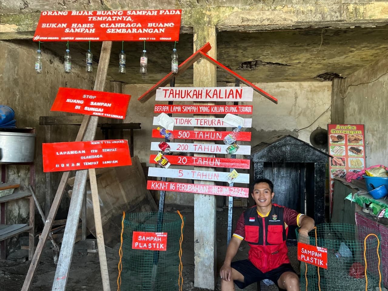 Berapa Lama Sampah Terurai KKN Unhas Jawab Lewat Papan Edukasi di Bilokka