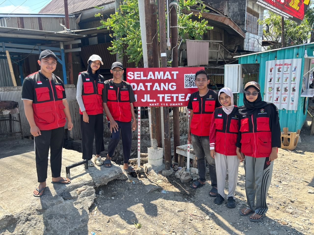 Cari Lokasi Lorong Jadi Lebih Mudah, KKN-T Unhas Hadirkan Plang Ber-QR Code di Amparita