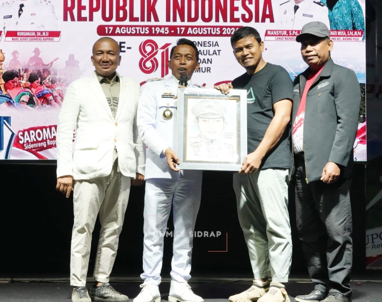 Malam Kesenian Watang Pulu Pererat Kebersamaan, Bupati Sidrap Ajak Warga Wujudkan Lingkungan Bersih