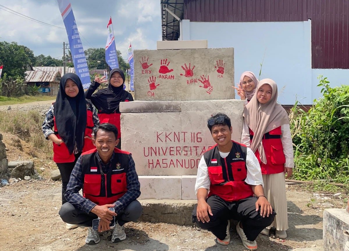 Rocket Stove Mahasiswa KKN Unhas Kurangi Pembakaran Sampah di Lombo