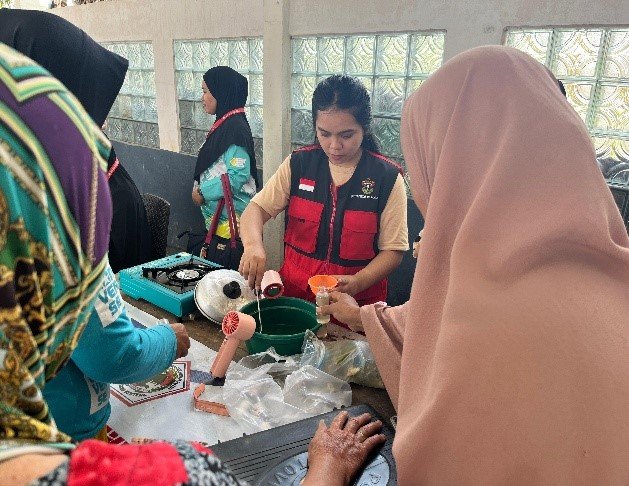 Dari Serai di Dapur, Mahasiswa KKN Unhas Ajak Warga Lautang Benteng Cegah DBD