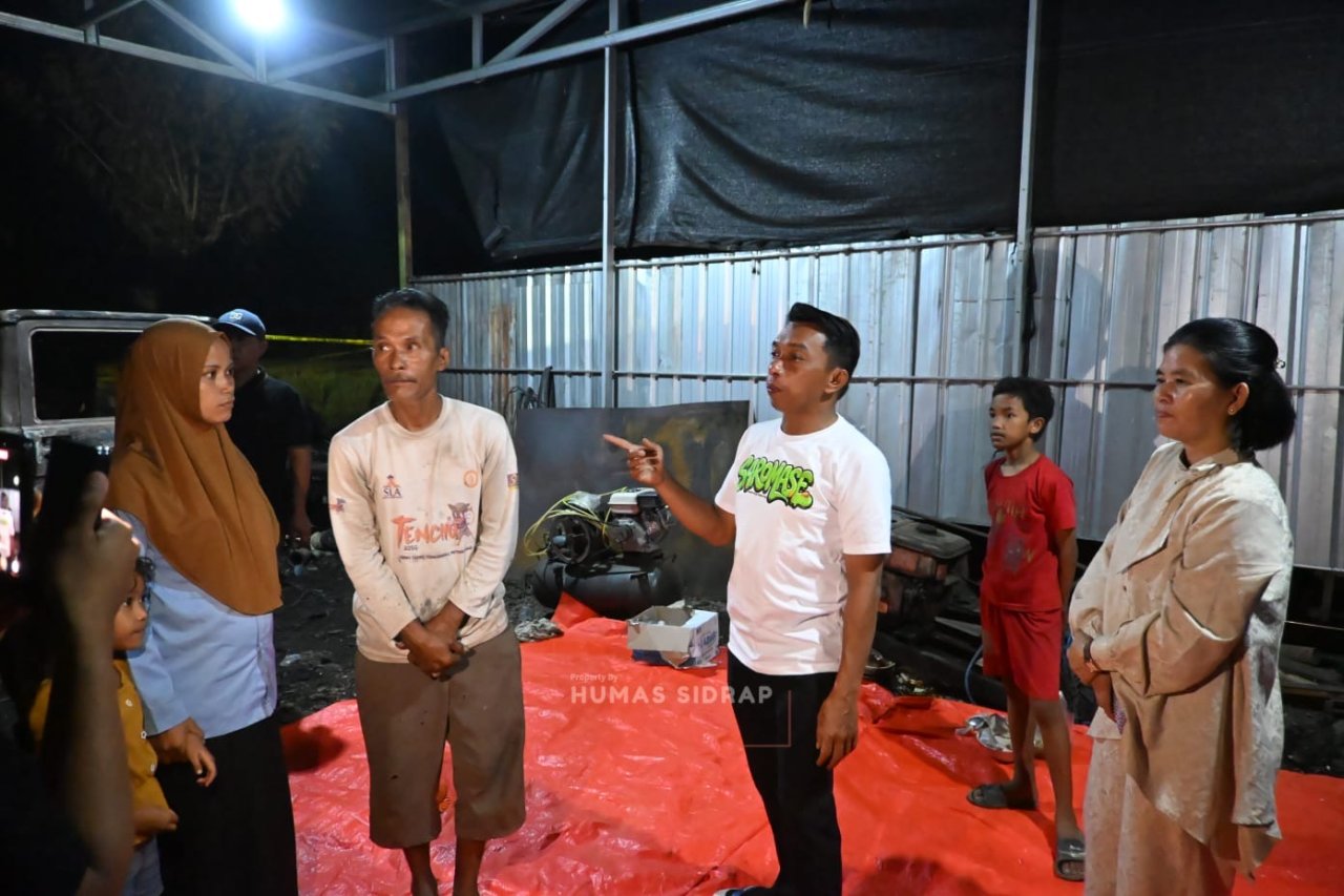 Bupati Syaharuddin Hadir di Tengah Warga Kalosi Alau yang Tertimpa Musibah Kebakaran