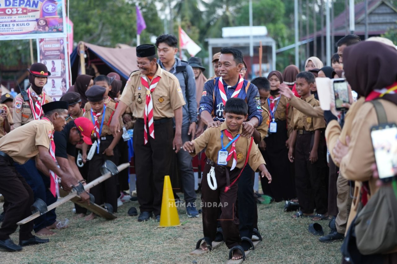 Serunya Bupati Syaharuddin Alrif Berbaur dengan Anak Pramuka di Kulo
