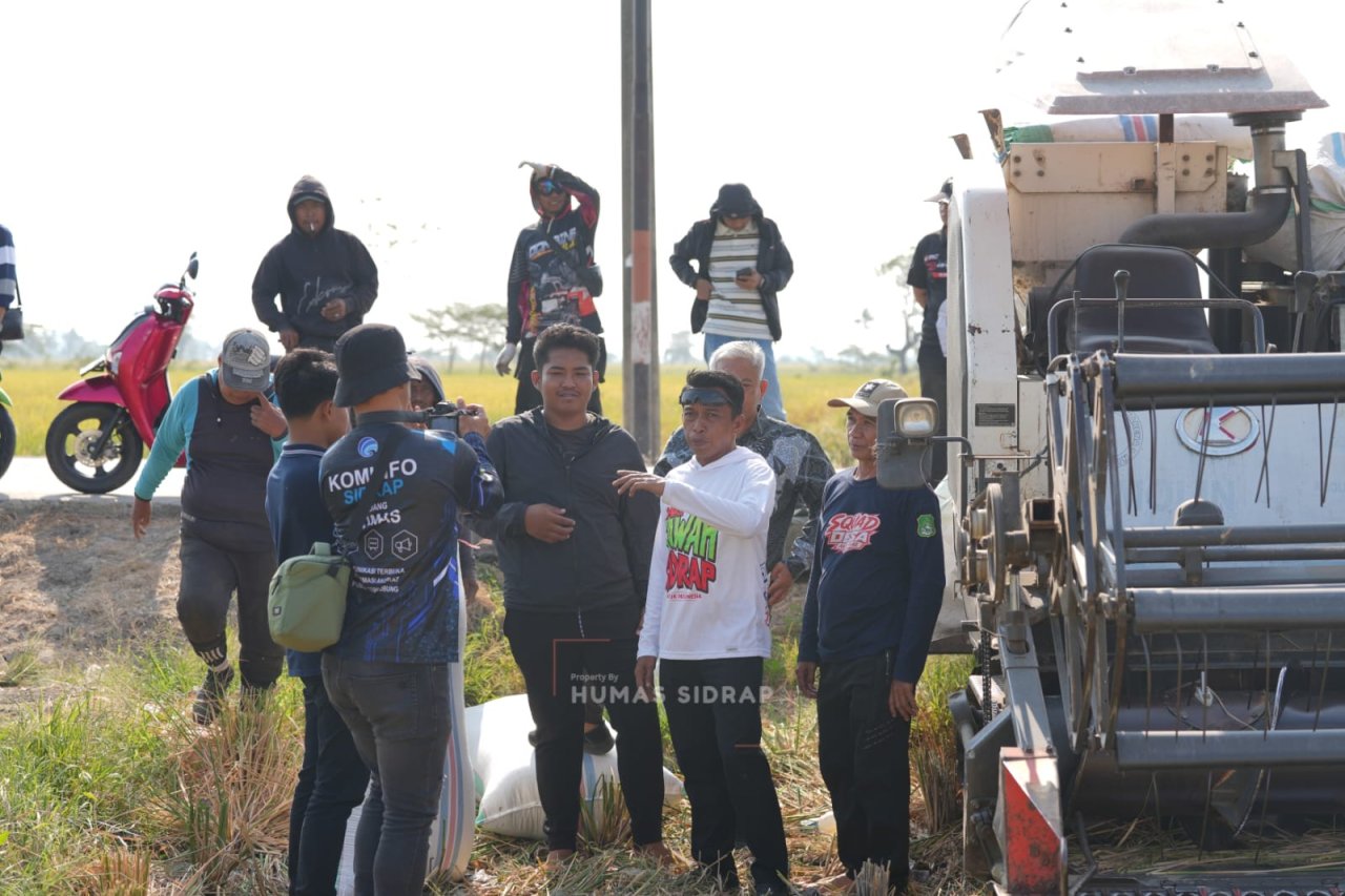 Susuri Aka-akae, Talumae, dan Mojong, Syaharuddin Kawal Aliran Air untuk Sawah Petan