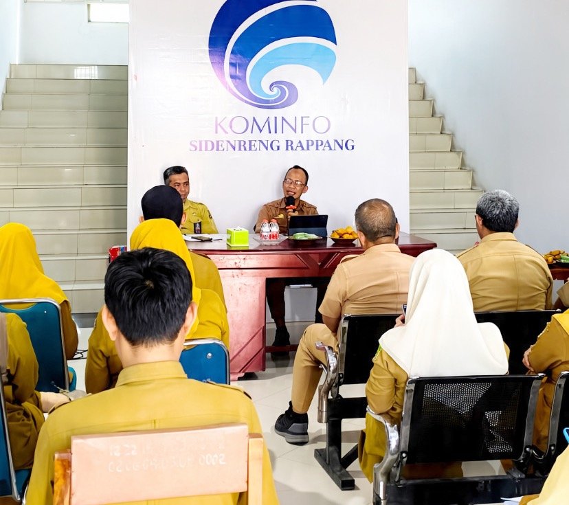 Pesan “Super Team” Bupati Sidrap Mengemuka dalam Rapat Evaluasi Rutin Dinas Kominfo