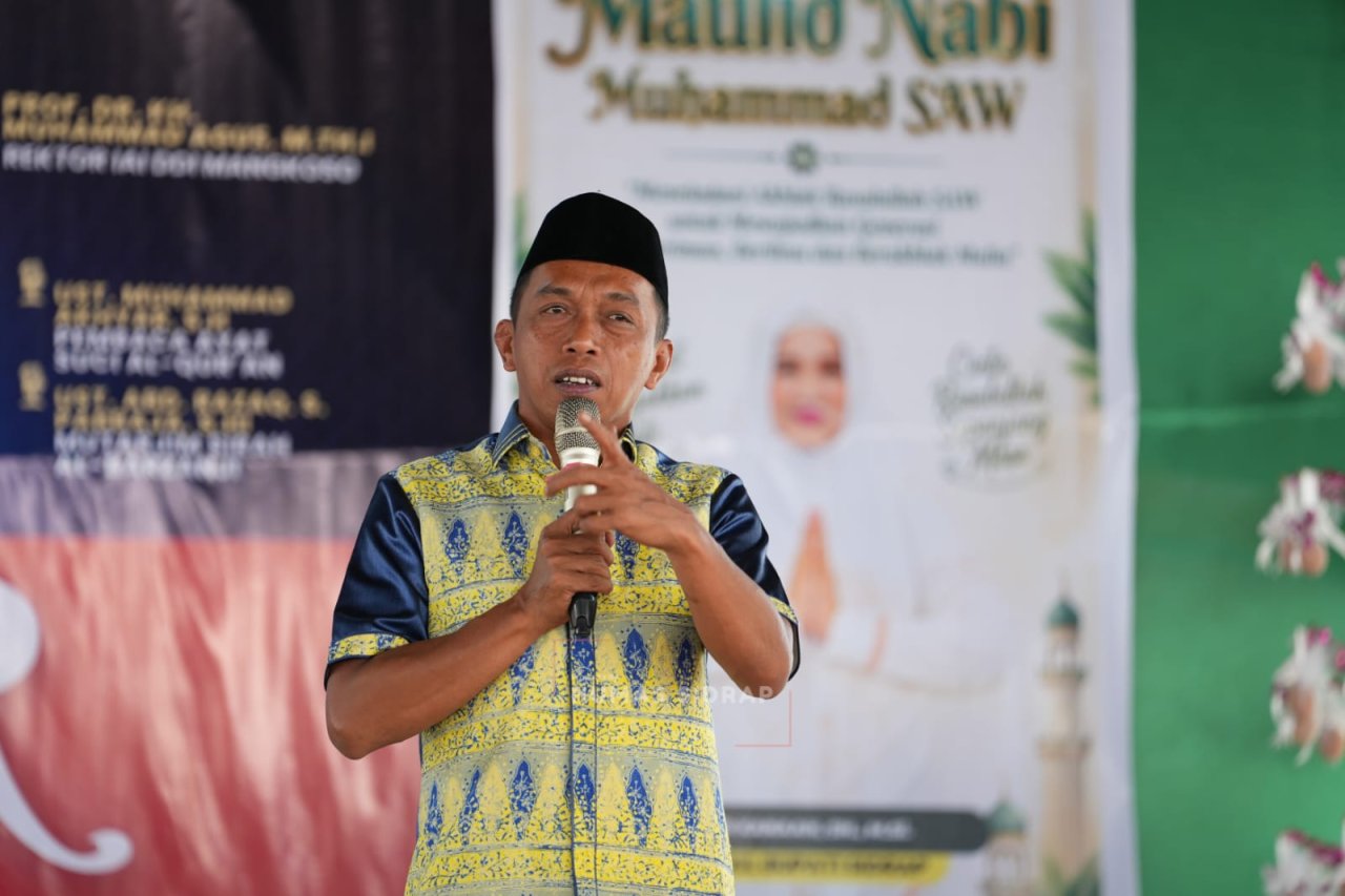 Bupati Syaharuddin Hadiri Maulid di Sereang, Ajak Warga Hidupkan Keteladanan Rasulullah