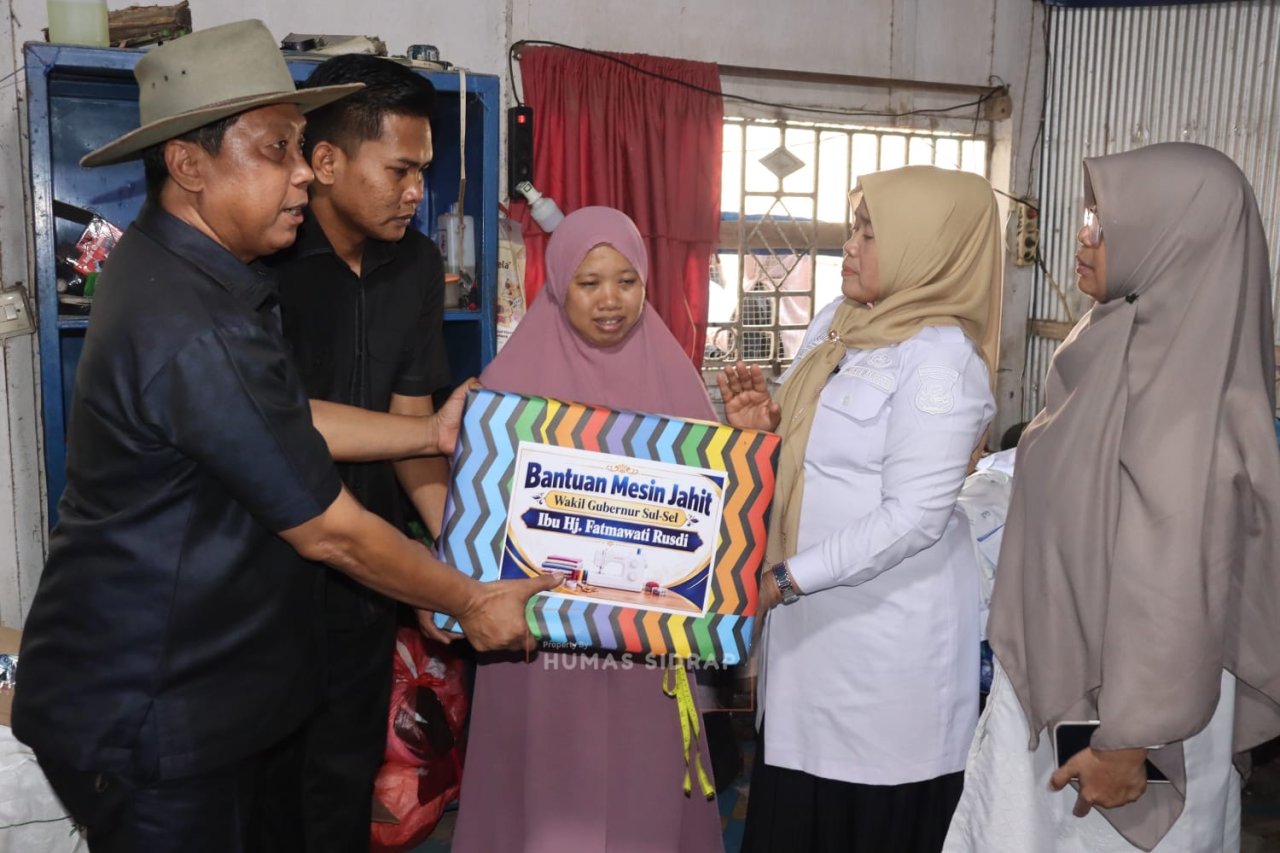 Wabup Nurkanaah Temui Warga Disabilitas di Bulucenrana, Serahkan Mesin Jahit dan Siapkan Dukungan Lanjutan