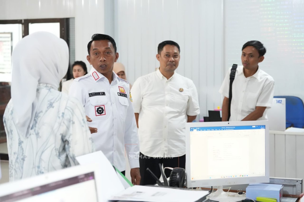 Bupati Syaharuddin Alrif Sidak Kantor OPD, Cek Langsung Kehadiran hingga Pelayanan