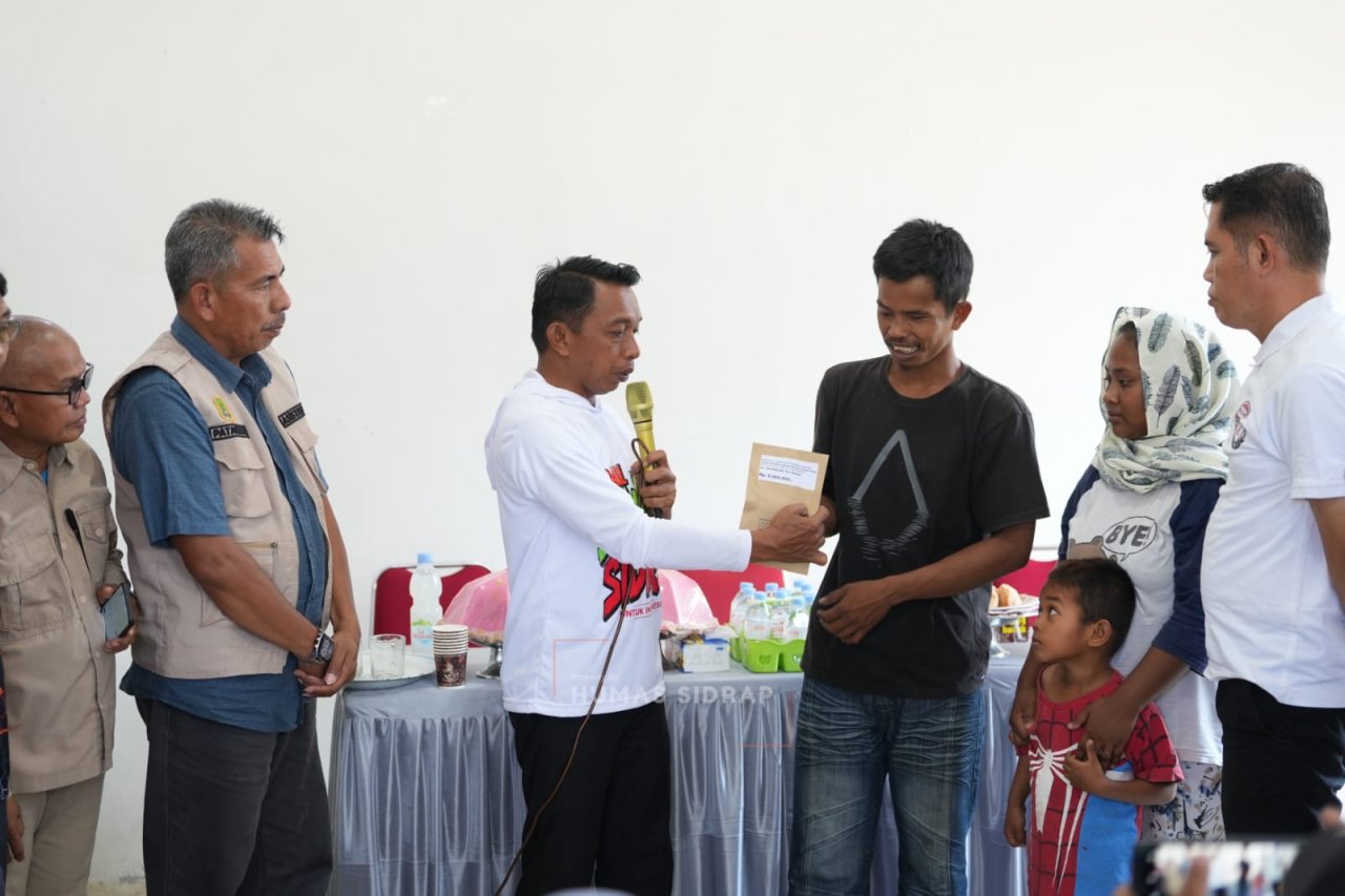 Rumah Terbakar, Warga Bilokka Dapat Uluran Tangan dari Pemkab Sidrap