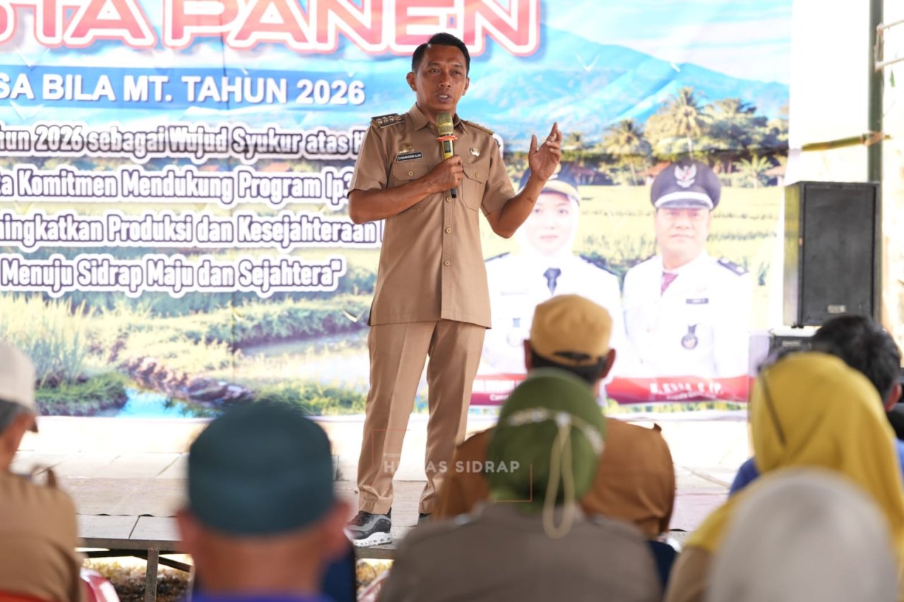 Mappadendang di Desa Bila, Bupati Syaharuddin Motivasi Petani Tingkatkan Hasil Panen