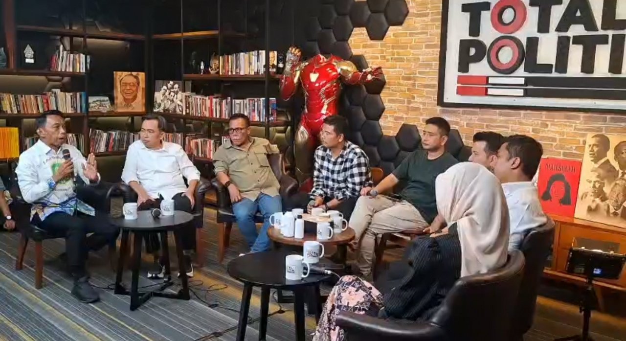 Dialog Total Politik, Bupati Sidrap Beberkan Strategi Pembangunan di Tengah Efisiensi Anggaran