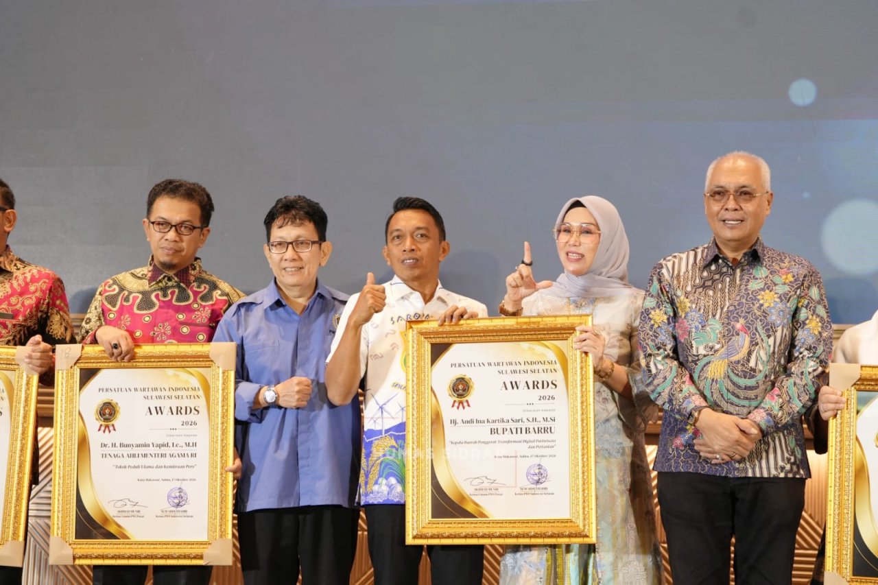 Bupati Sidrap Terima PWI Sulsel Awards atas Inovasi Ketahanan Pangan