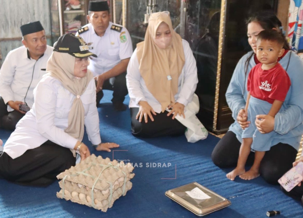 Wabup Nurkanaah Salurkan Bantuan Gizi dan Buka Jalan Pendidikan bagi Anak Putus Sekolah di Arawa