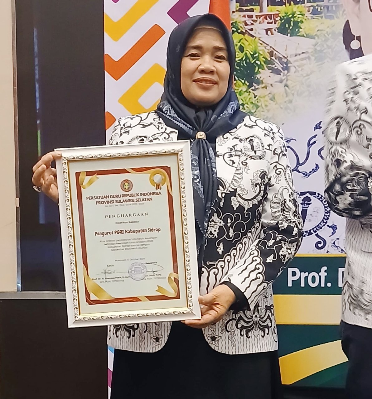 PGRI Sidrap Raih Penghargaan Tata Kelola Keuangan dari PGRI Sulsel