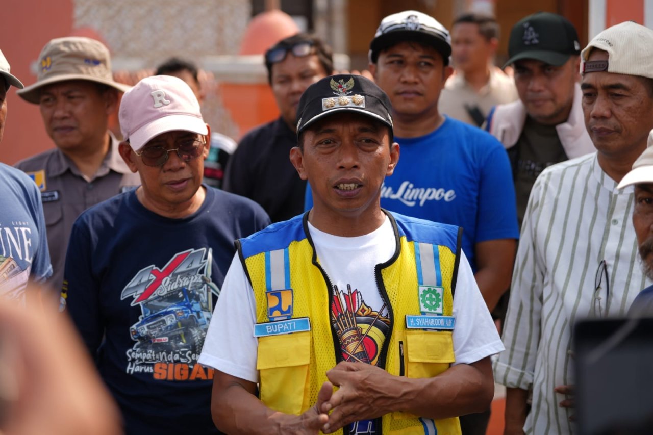 Pengaspalan Jalan Poros Sidrap Soppeng Capai 50 Persen, Syaharuddin Alrif Tinjau Pengerjaan